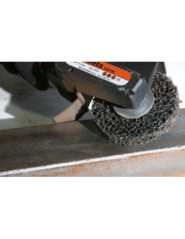 Levigatrice multifunzione con 16 accessori in valigetta di plastica