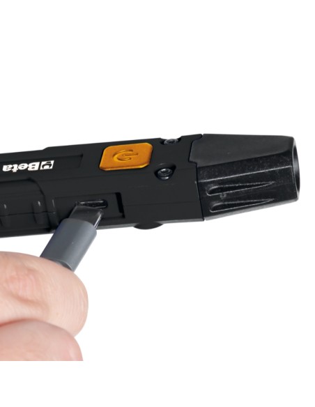 Torcia a LED per ispezioni con ricarica wireless. Torcia a LED per ispezioni con ricarica wireless.