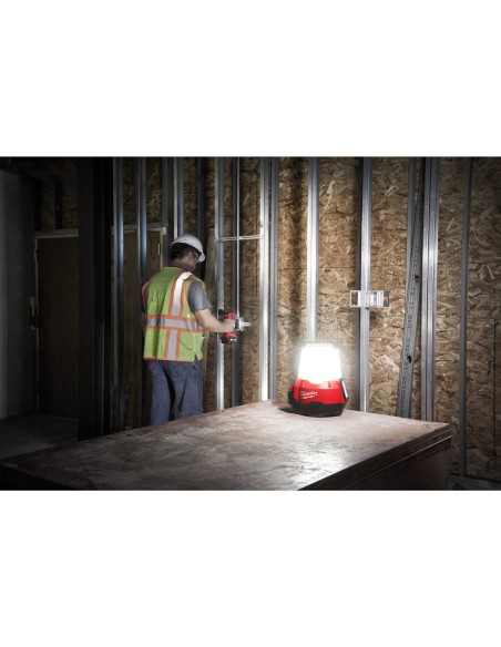 LANTERNA 2200L 18V S/BATT. M18TAL