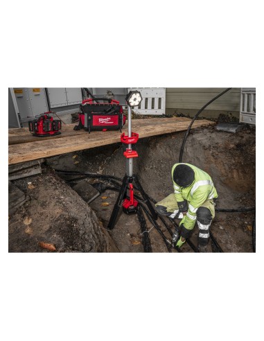 TORRE FARO 2800L M18SAL S/BATT