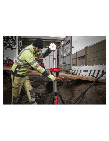 TORRE FARO 2800L M18SAL S/BATT