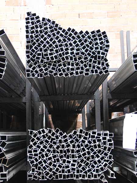 Tubolari in ferro Modena Sassuolo – Profili tondi quadri per serramenti  carpenteria